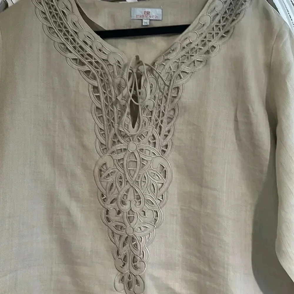 ESSENCE Embroidered two piece set - Picture 5 of 9